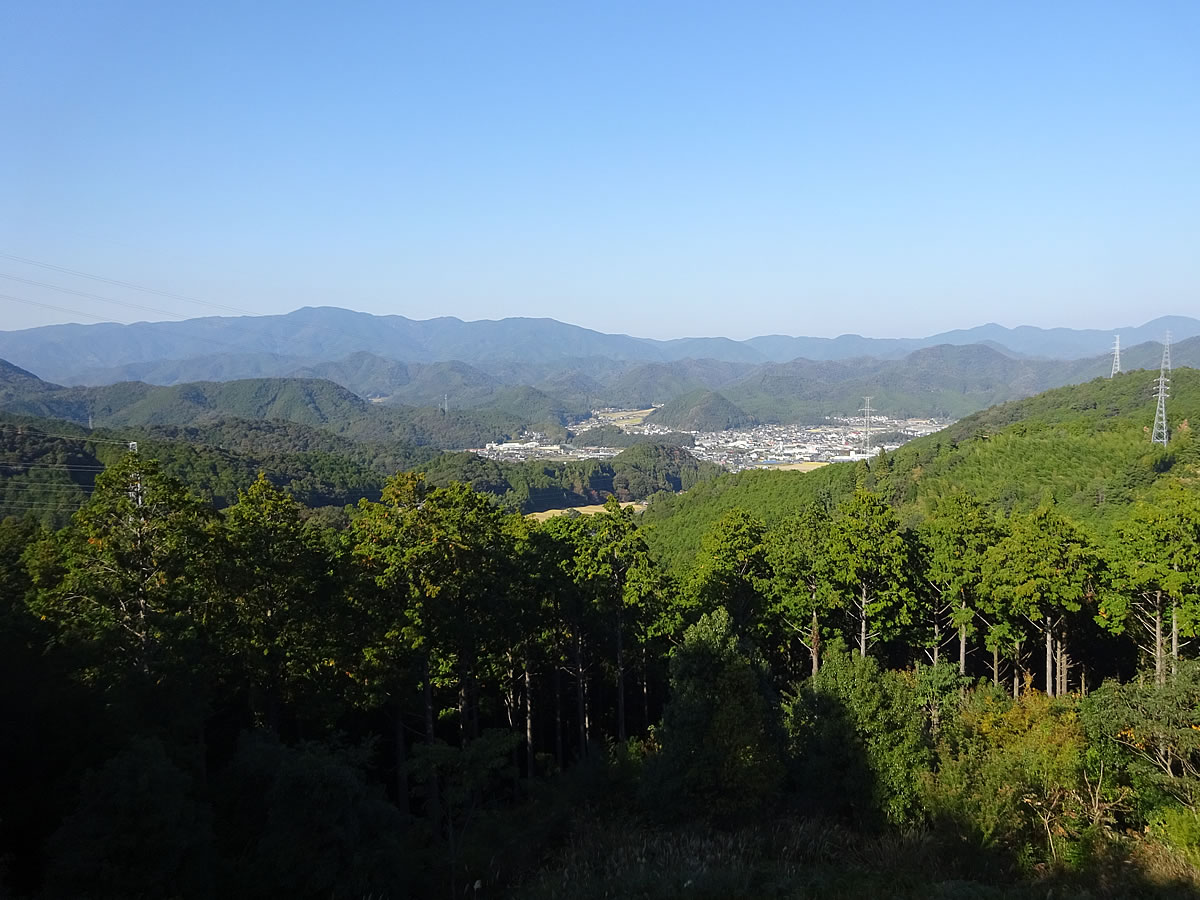 等妙寺遺跡から近永を望む