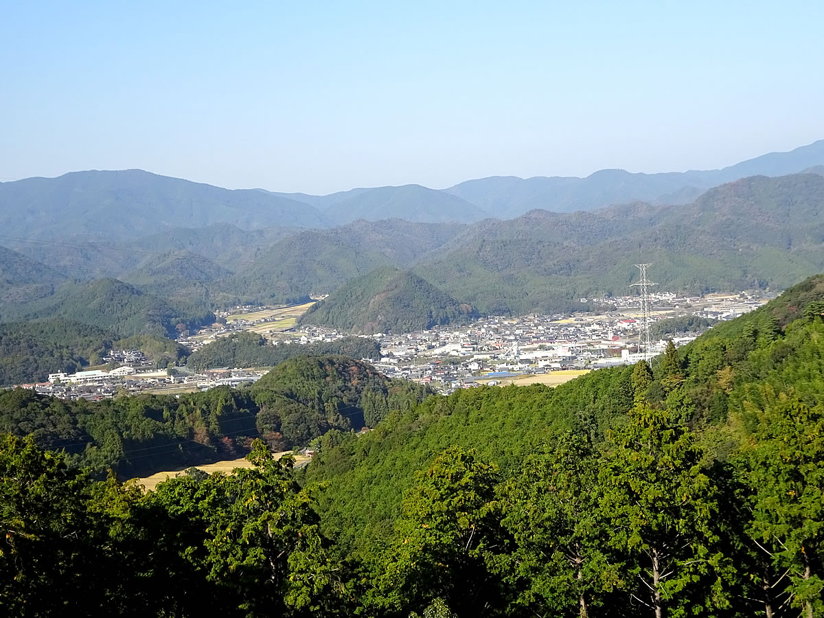 等妙寺遺跡から近永を望む