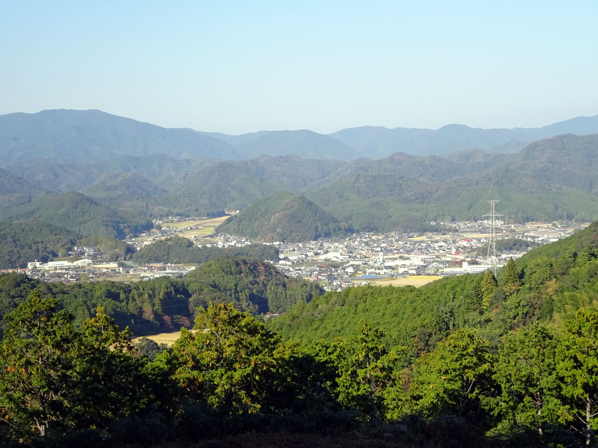 等妙寺遺跡から近永を望む