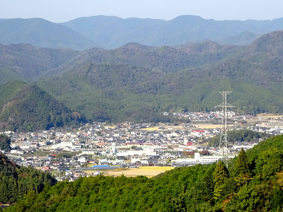 等妙寺遺跡から近永を望む